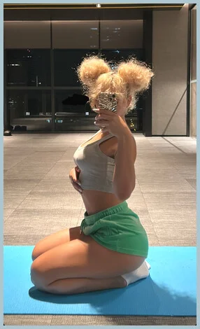 Latina gallery photo 2