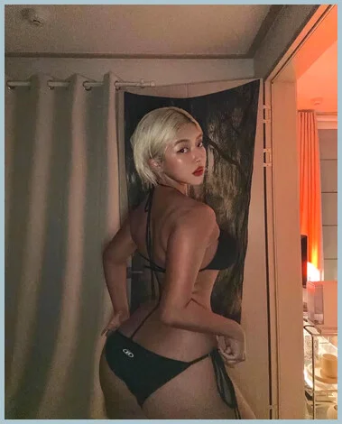 Kate Monroe Ladys model