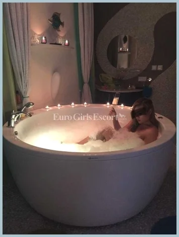 Mistress LB Amber Ladys model