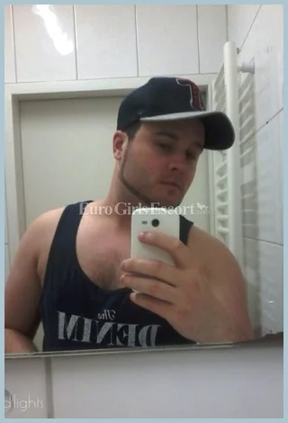 Erotic Massage Tommy Ladys model