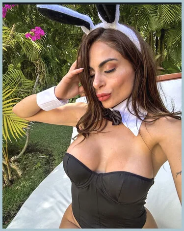 Selina gallery photo 1