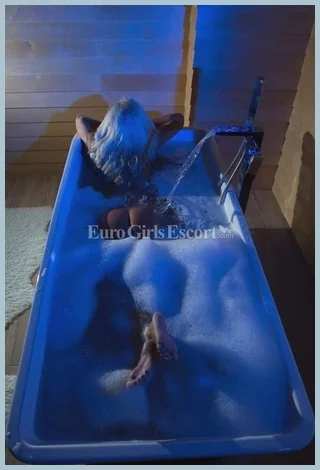 Zenayda-Maria Ladys model