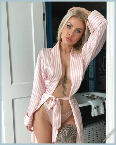 Pamela gallery photo 1