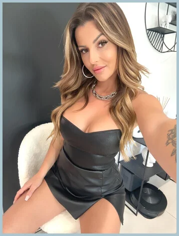 Amiela Roy gallery photo 2