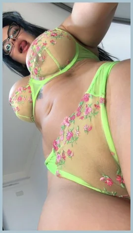 Djenifer gallery photo 1