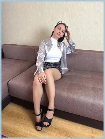 Angelina gallery photo 2