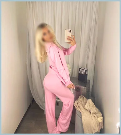 Julie gallery photo 1