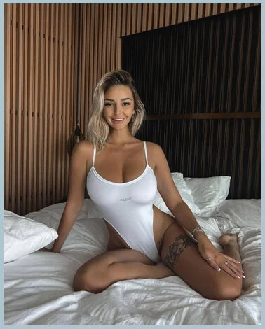 Karly gallery photo 2