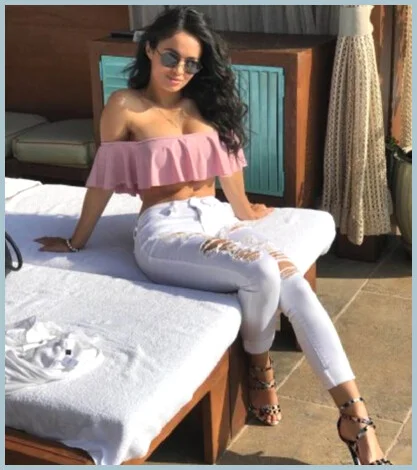 Kira gallery photo 1