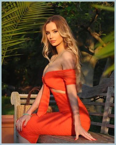 Manon gallery photo 2