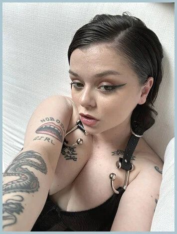 Ashley gallery photo 2