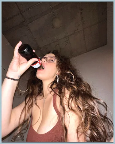 Linda gallery photo 2