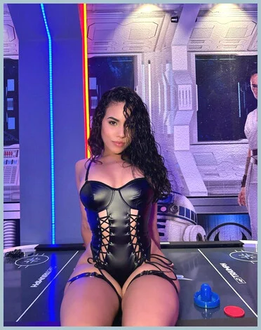 Linda gallery photo 1