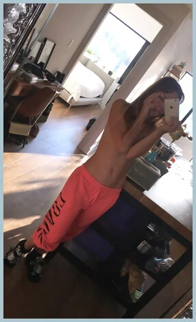 Naomie gallery photo 1