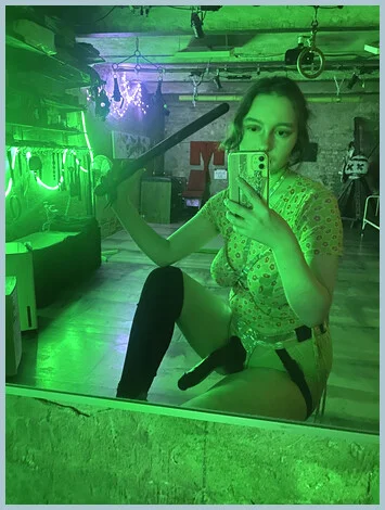 Madame Lira gallery photo 2