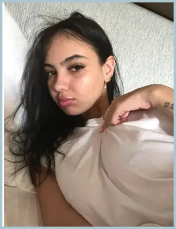 Adelle gallery photo 1