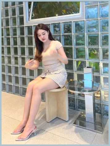 Lisa gallery photo 1