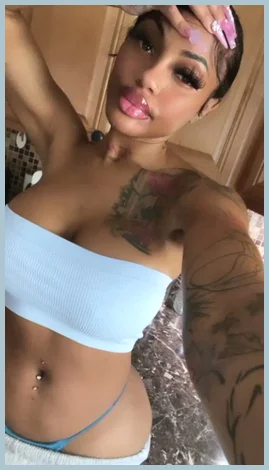 Julie Sarah gallery photo 1