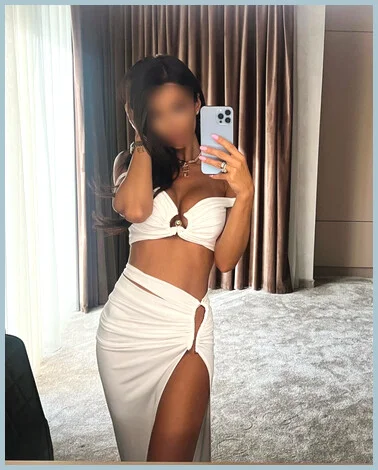 Leona gallery photo 1