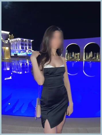 Lori gallery photo 1