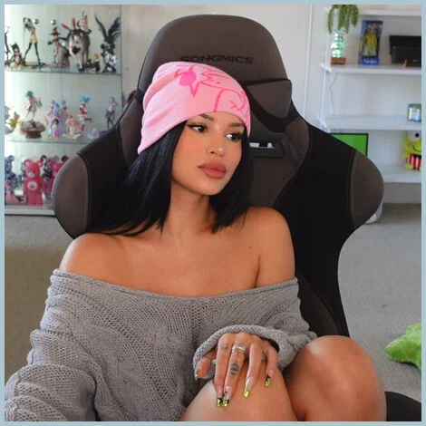 Kelly gallery photo 1