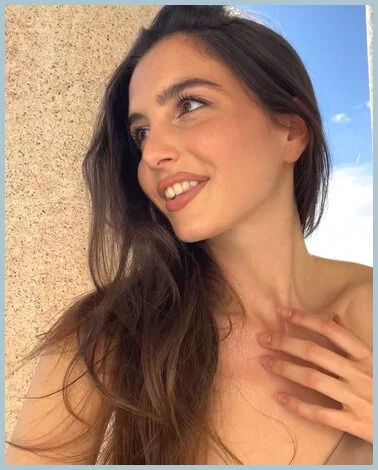 Shania gallery photo 2