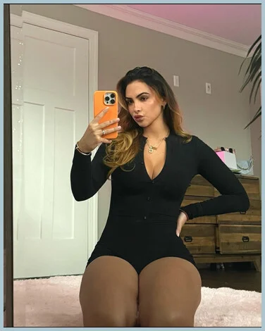 Janny gallery photo 1