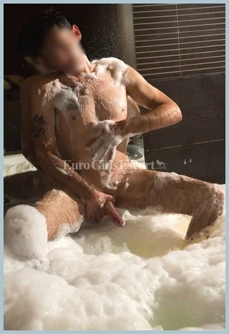 Leandro gallery photo 1