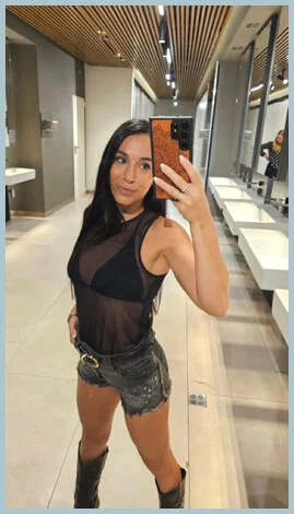 Saraymolly gallery photo 1