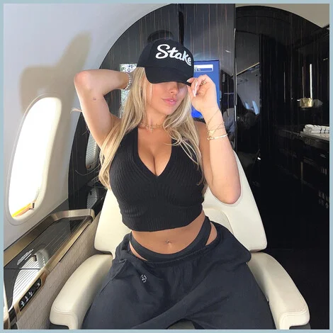 Edwige gallery photo 1