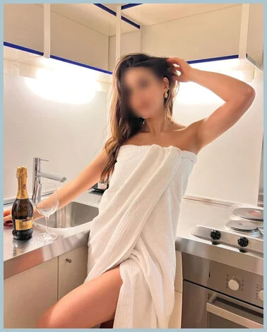 Izabella gallery photo 2