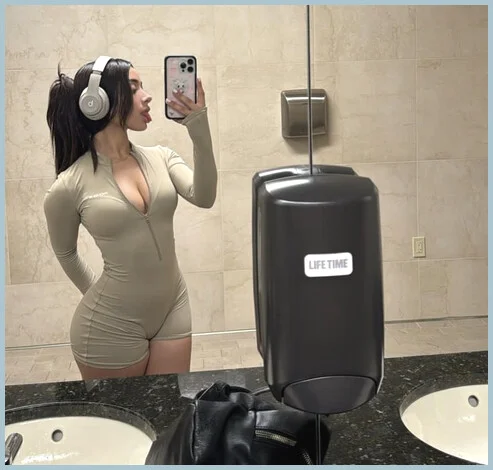 Emily gallery photo 1