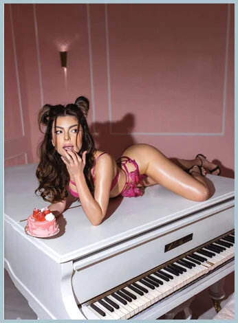 Liza gallery photo 2