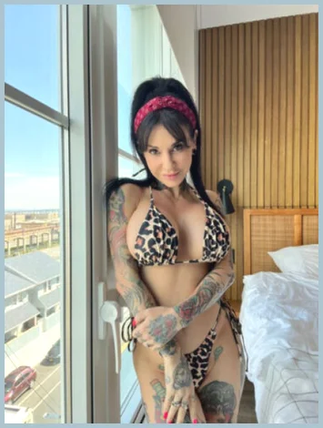 Tanya gallery photo 1