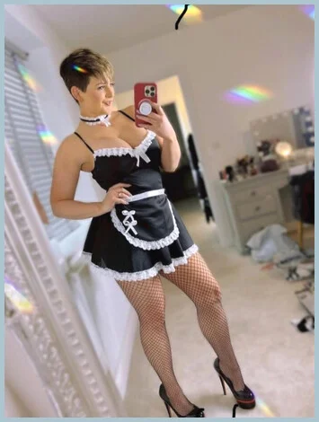 Hannah gallery photo 2