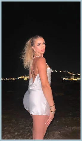 Laura gallery photo 1