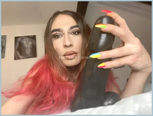 Cara Vuitton gallery photo 1