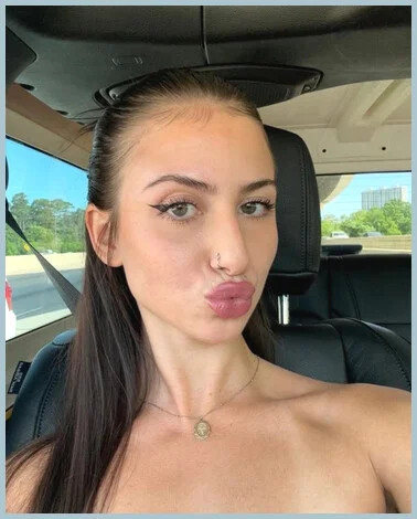 Yngride gallery photo 2