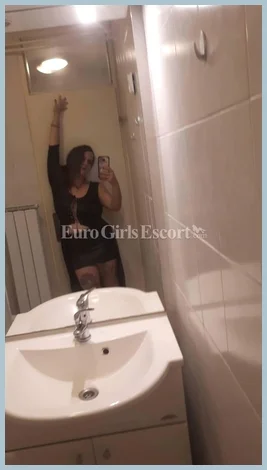 Domina Roxy gallery photo 1