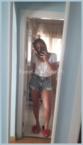 Monica9293 gallery photo 1