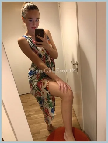 Karolina Tantra gallery photo 1