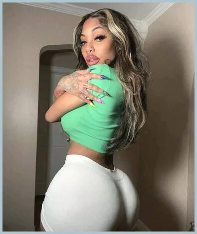 Mina mayana gallery photo 2