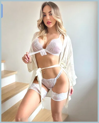 meghann helmi Ladys model