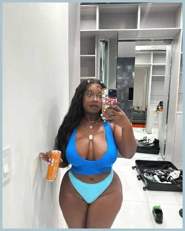 Lola gallery photo 1