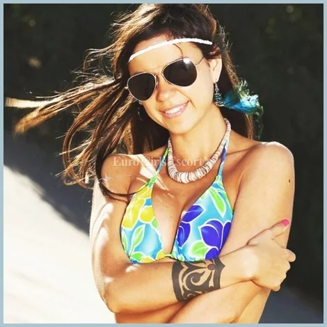 Agustina gallery photo 1