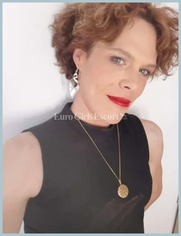 Iyy TS gallery photo 1