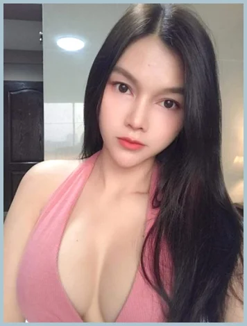 KARINA gallery photo 2