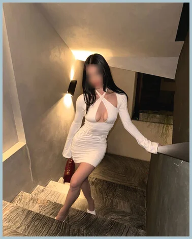 Holly gallery photo 2